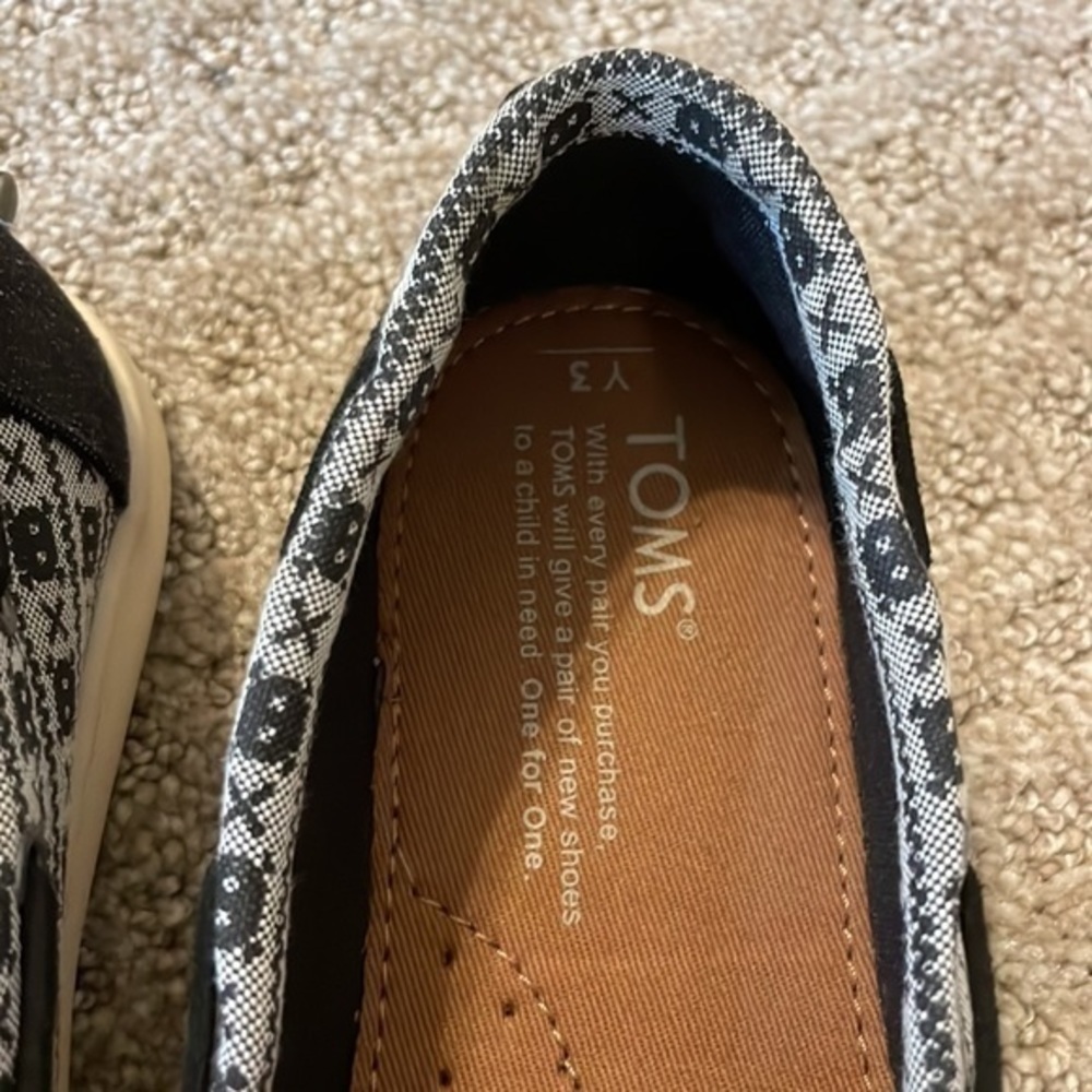 Toms Kids Skull and Crossbones Loafer Shoes - Picture 5 of 9